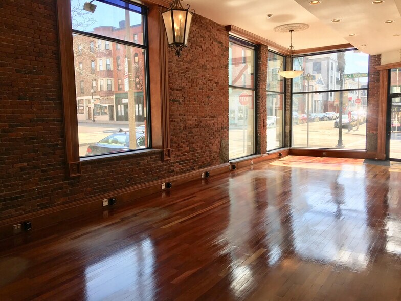 More Photos Of 366 W Broadway, Boston Storefront Retail Residential For Lease