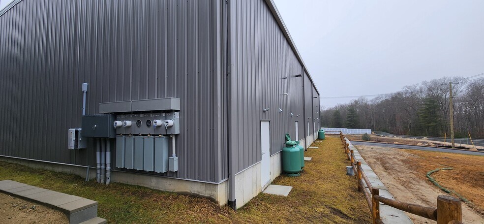 More Photos Of 41 Nooseneck Hill Rd, West Greenwich Warehouse For Lease