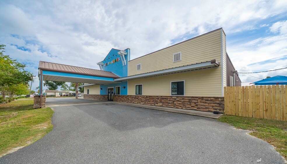 Primary Photo Of 1712 Beck Ave, Panama City Office For Sale