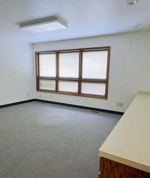 More Photos Of 1515 W Walnut St, Jacksonville Medical For Sale