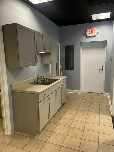 More Photos Of 7559 Kayne Blvd, Columbus Freestanding For Lease