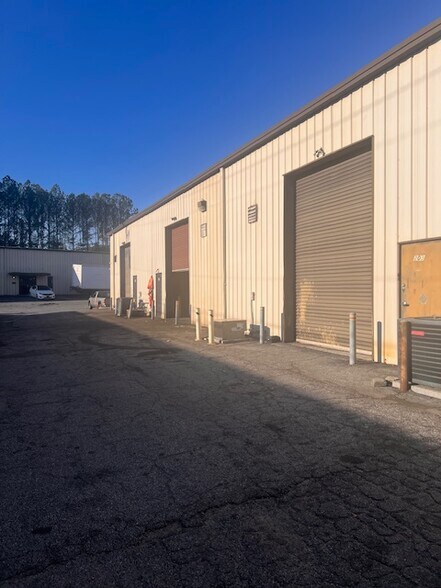 More Photos Of 450 S Cemetery St, Norcross Warehouse For Lease