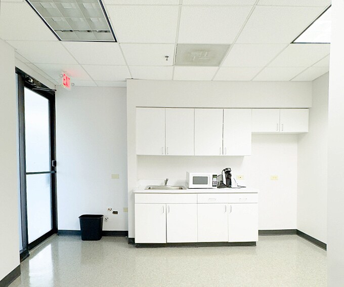 More Photos Of 1400 S Wolf Rd, Wheeling Office For Sale