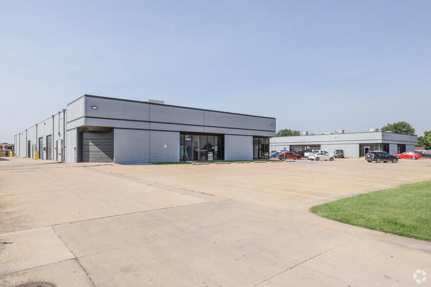 More Photos Of 9522 E 47th Pl, Tulsa Flex For Sale