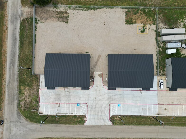 More Photos Of 2036 Seaborn Rd, Ponder Warehouse For Lease