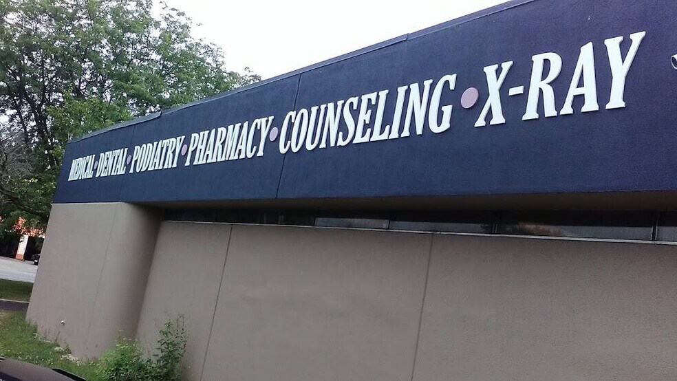 More Photos Of 2575 W Broad St, Columbus Office For Sale