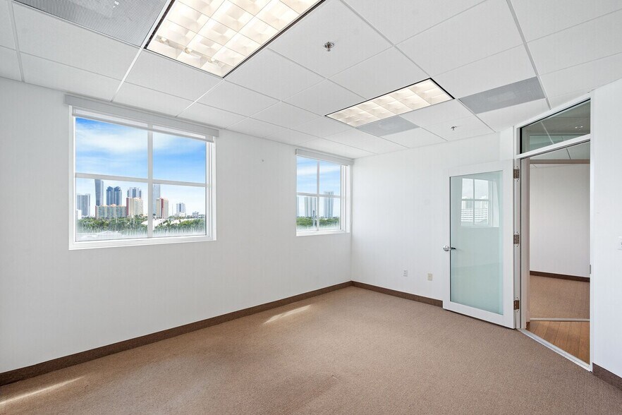 More Photos Of , North Miami Beach Office For Sale