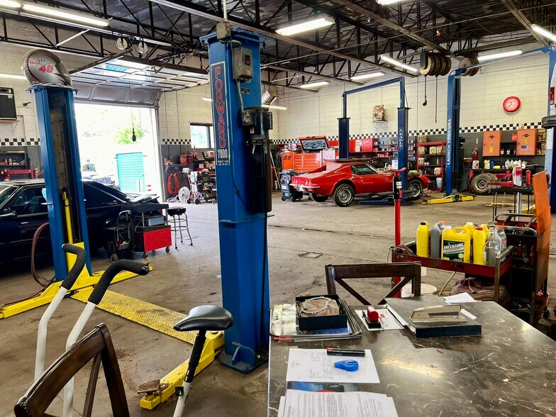 More Photos Of 2121 Ford Ave, Wyandotte Auto Repair For Sale