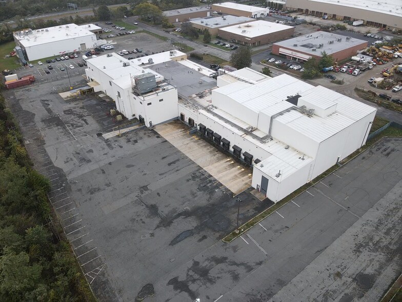 Primary Photo Of 33 Rajon Rd, Bayport Manufacturing For Lease