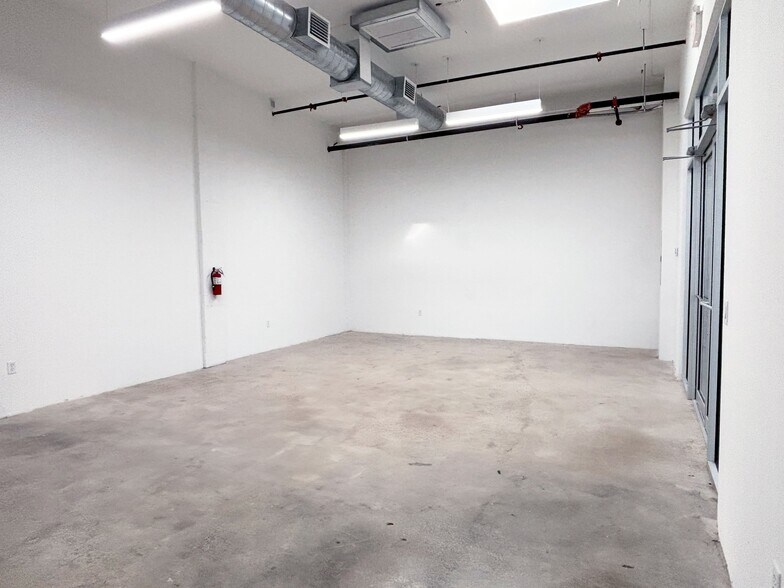 More Photos Of 350-370 NE 75th St, Miami Office For Lease