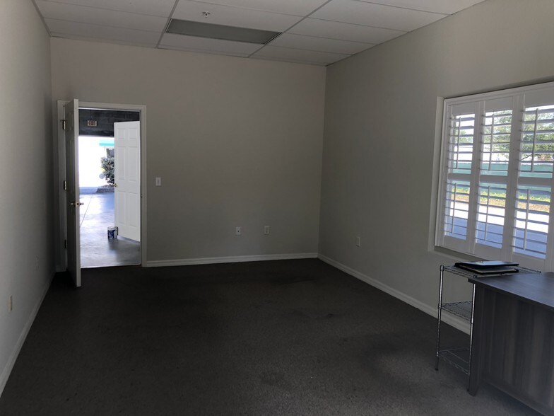 More Photos Of 1050 Innovation Ave, North Port Warehouse For Lease