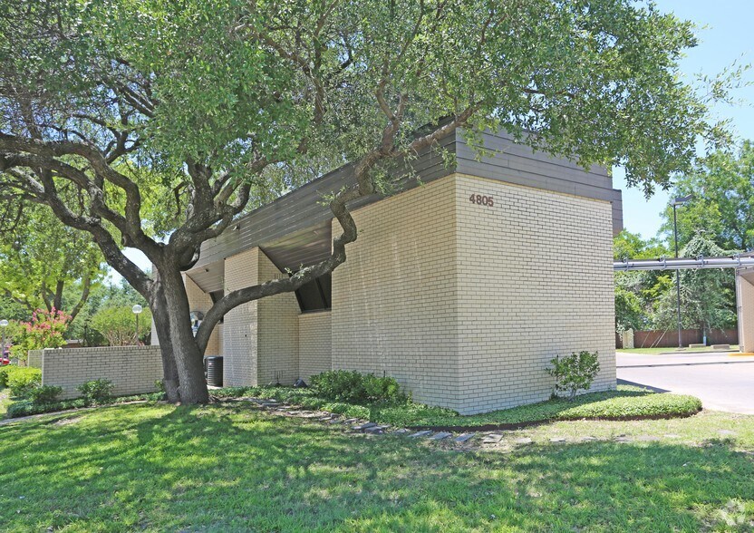 More Photos Of 4805 E Belknap St, Haltom City Bank For Sale