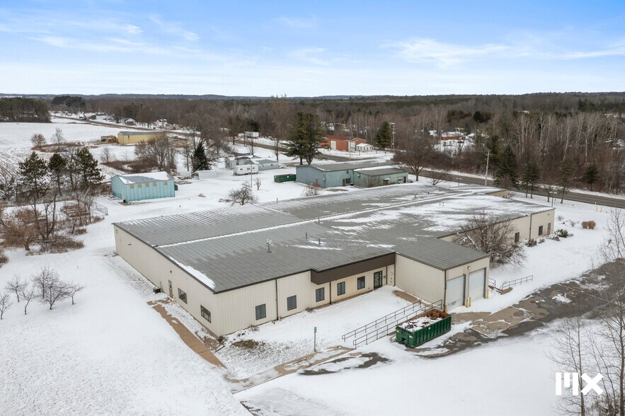 More Photos Of 21685 Northland Dr, Paris Distribution For Sale