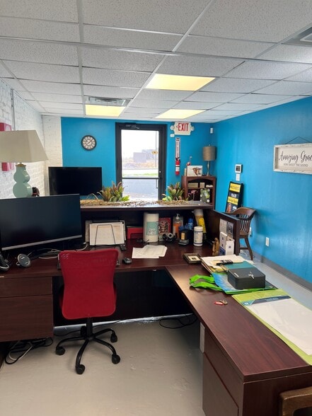 More Photos Of 209 E McLeroy Blvd, Saginaw Light Distribution For Lease