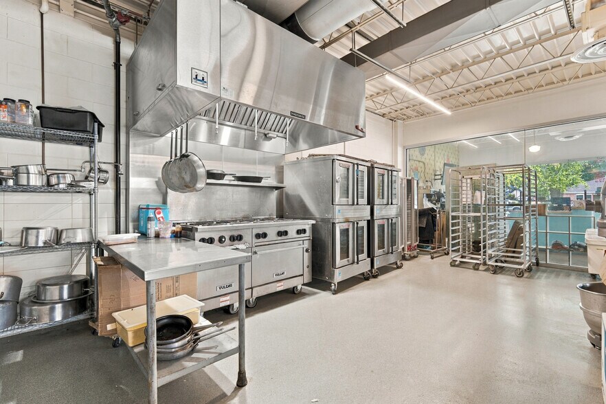 More Photos Of 1018 Poyntz Ave, Manhattan Flex For Sale