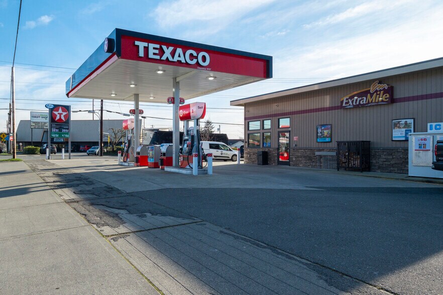 More Photos Of 701 2nd St, Snohomish Service Station For Sale