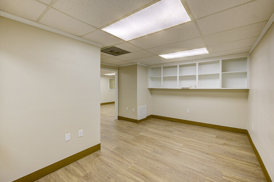 More Photos Of 6889 Paxton Rd, Vicksburg Office For Sale