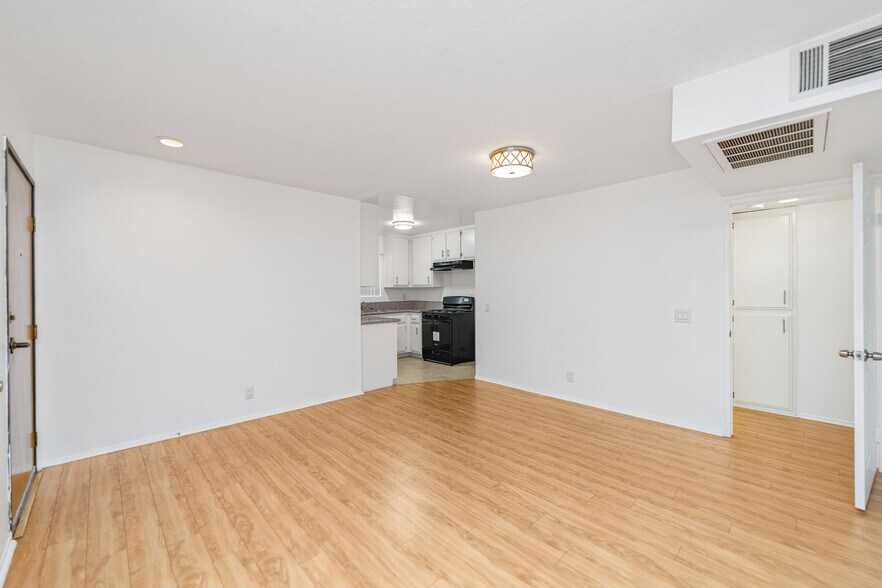 More Photos Of 4434 Fulton Ave, Sherman Oaks Apartments For Sale