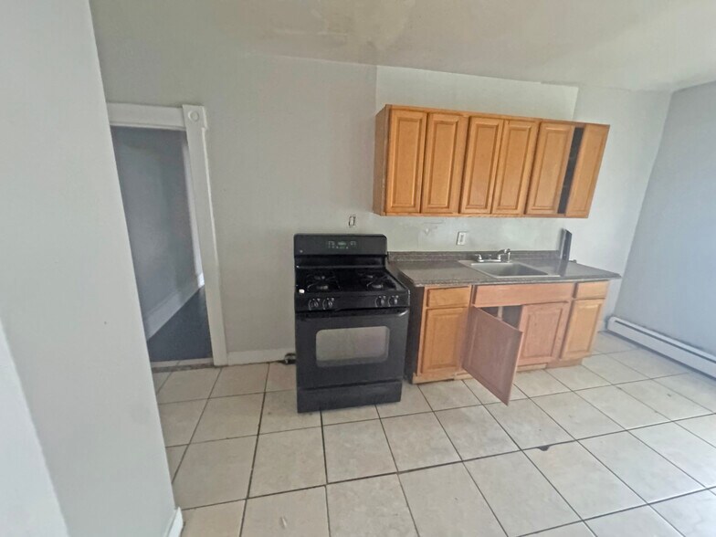 More Photos Of 26 Martin St, Hartford Apartments For Sale