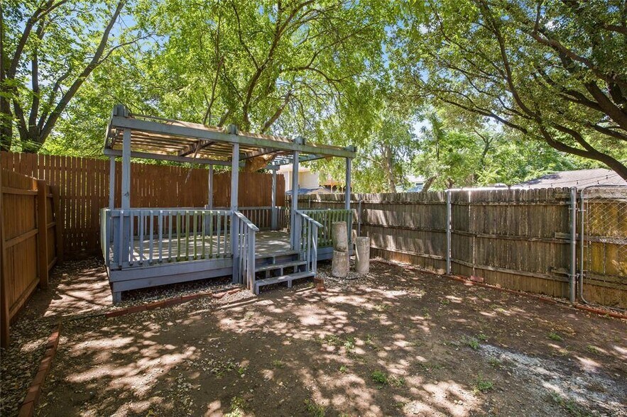 More Photos Of 4630 Junius St, Dallas Multifamily For Sale