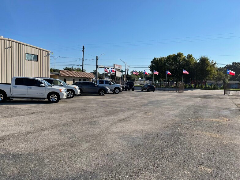 More Photos Of 6825 N Shepherd Dr, Houston Auto Repair For Lease