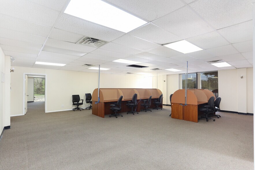 More Photos Of 4139 Gardendale St, San Antonio Office For Sale