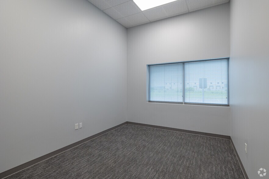 More Photos Of 2062 Woods Road, Brookshire Warehouse For Lease