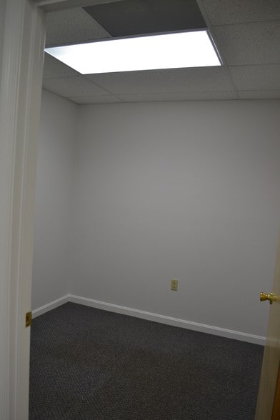More Photos Of 2425 Solomons Island Rd, Huntingtown Medical For Lease
