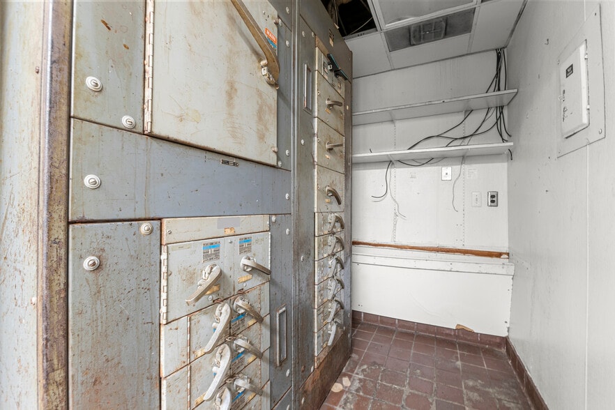 More Photos Of 15839 Telegraph Rd, Redford Township Fast Food For Lease