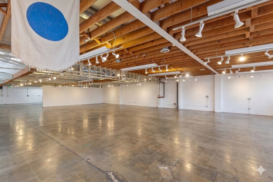 More Photos Of 383 N Indian Canyon Dr, Palm Springs Freestanding For Sale