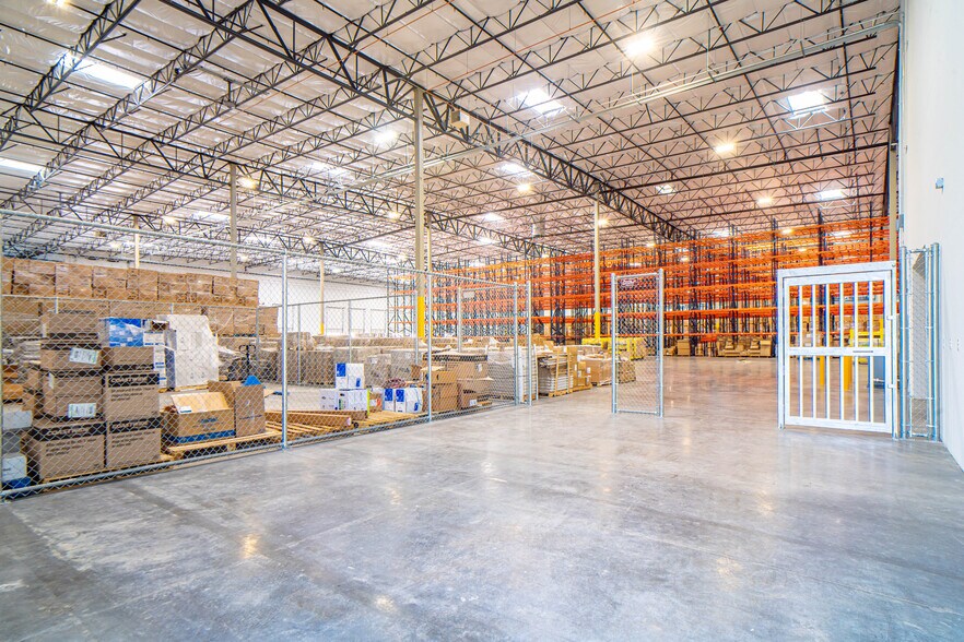 More Photos Of 2125 W Cheyenne Ave, North Las Vegas Distribution For Lease