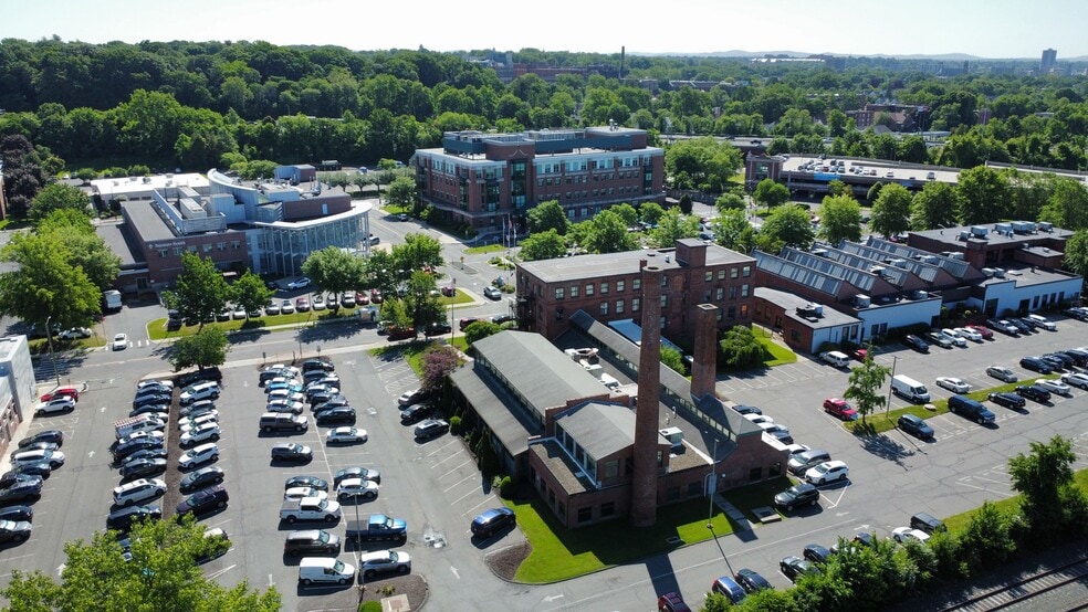 More Photos Of 354 Birnie Ave, Springfield Medical For Lease