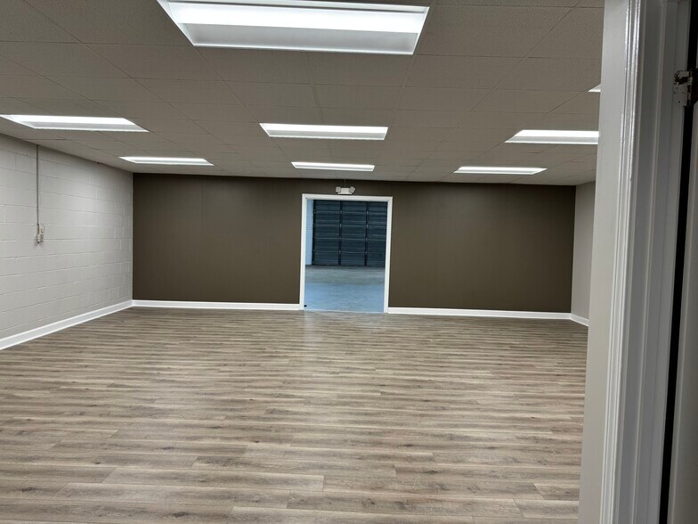 More Photos Of 102 Shaw St, Greenville Light Distribution For Lease