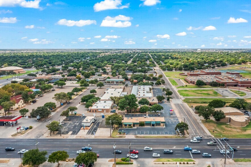 More Photos Of 7902 Slide Rd, Lubbock Veterinarian Kennel For Lease