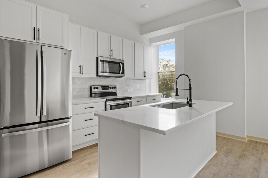 More Photos Of 842 Rice St, Saint Paul Storefront Retail Residential For Lease