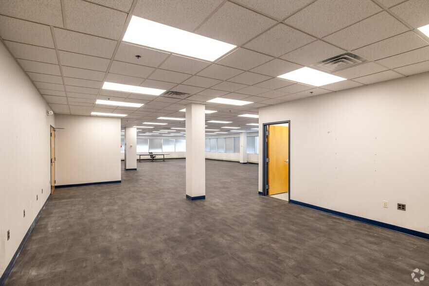 More Photos Of 80 Cottontail Ln, Somerset Office For Lease