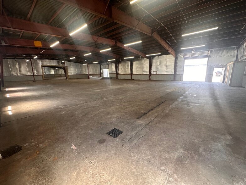 More Photos Of 322 Terminal St SW, Grand Rapids Distribution For Lease