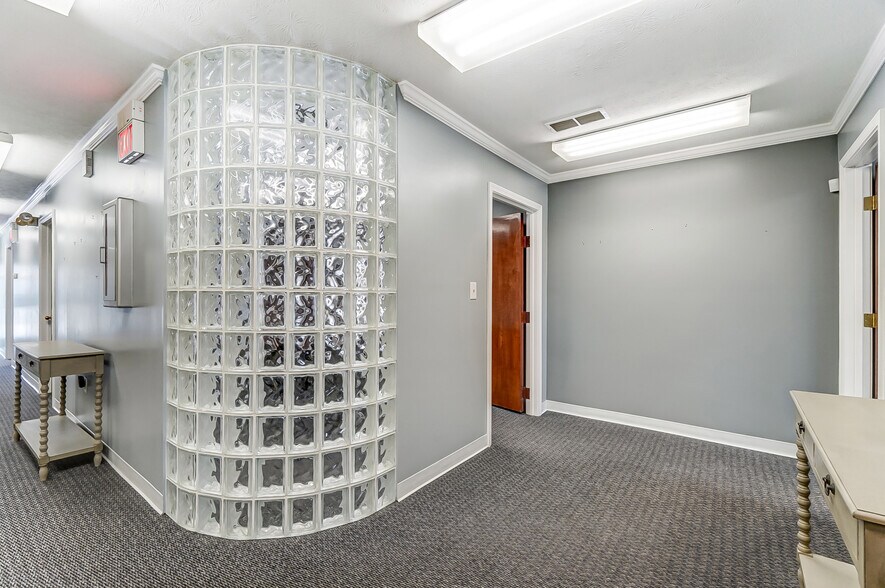 More Photos Of 146 N Breiel Blvd, Middletown Medical For Sale