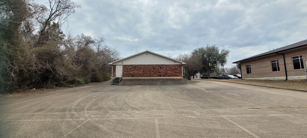 More Photos Of 315 E Pleasant Run Rd, DeSoto Medical For Sale