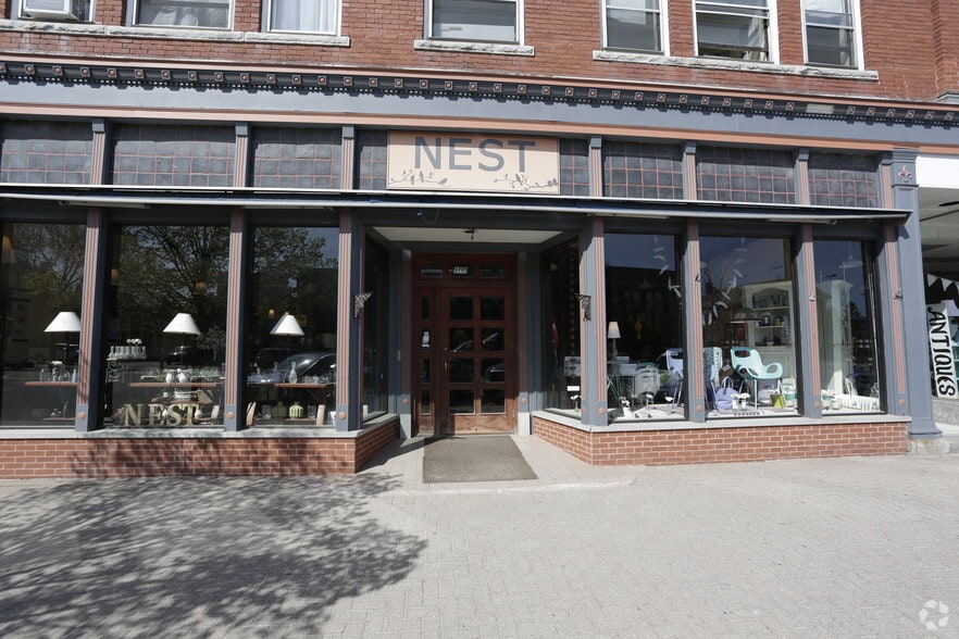 More Photos Of 90-102 Maine St, Brunswick Freestanding For Lease