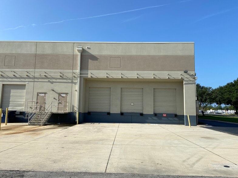 More Photos Of 6881 Kingspointe Pky, Orlando Flex For Lease