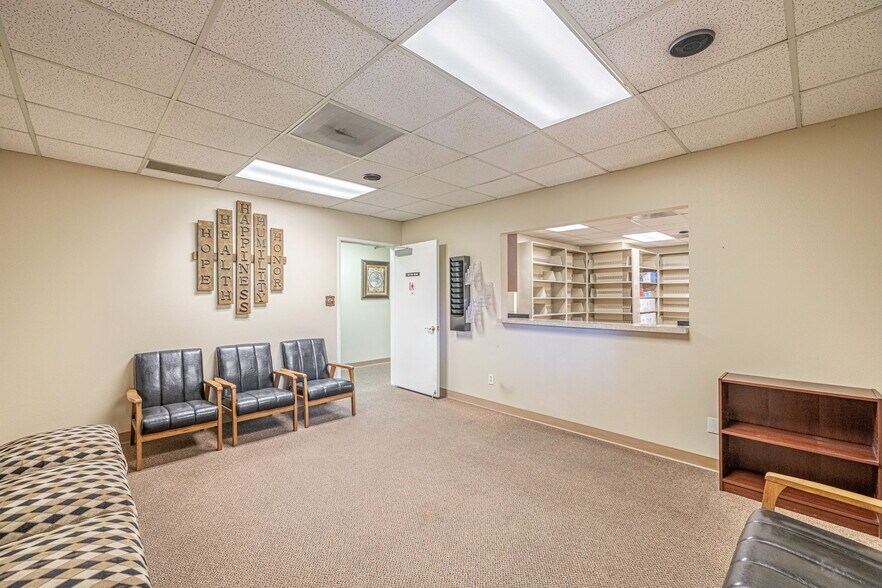 More Photos Of 44725 10th St W, Lancaster Medical For Sale