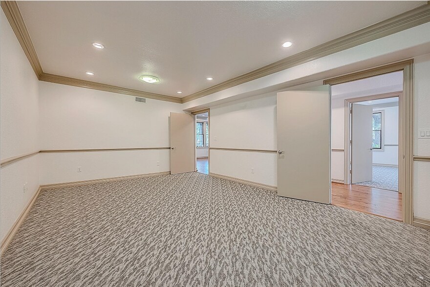 More Photos Of 446 Heights Blvd, Houston Office Residential For Sale