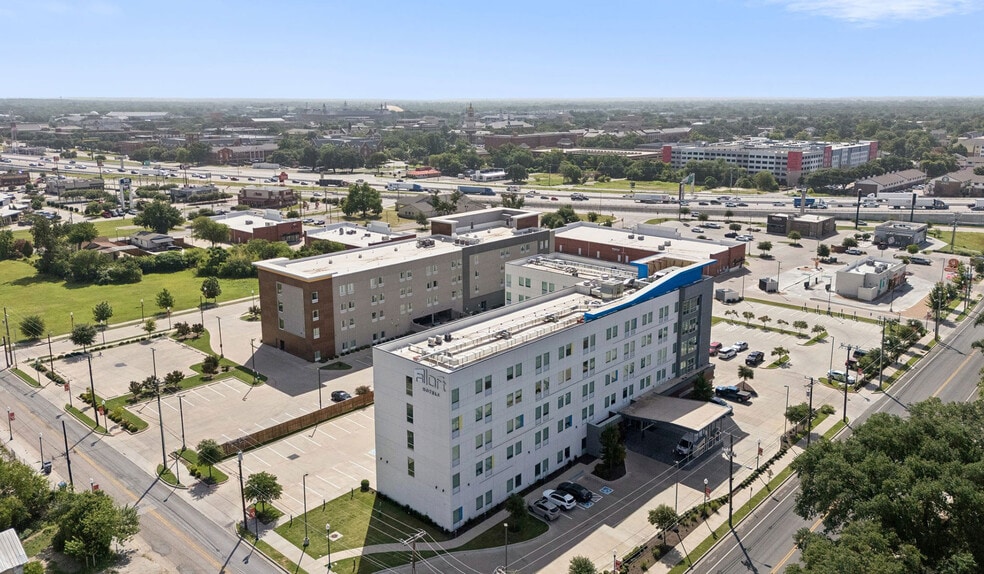 More Photos Of 900 S 11th St, Waco Hotel For Sale