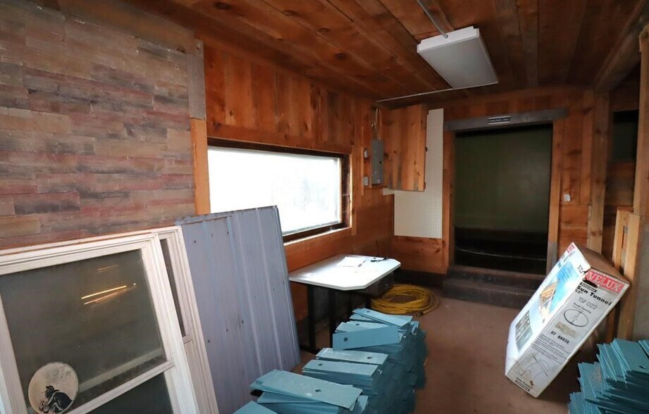 More Photos Of 1819 W Bayfield St, Washburn Freestanding For Sale