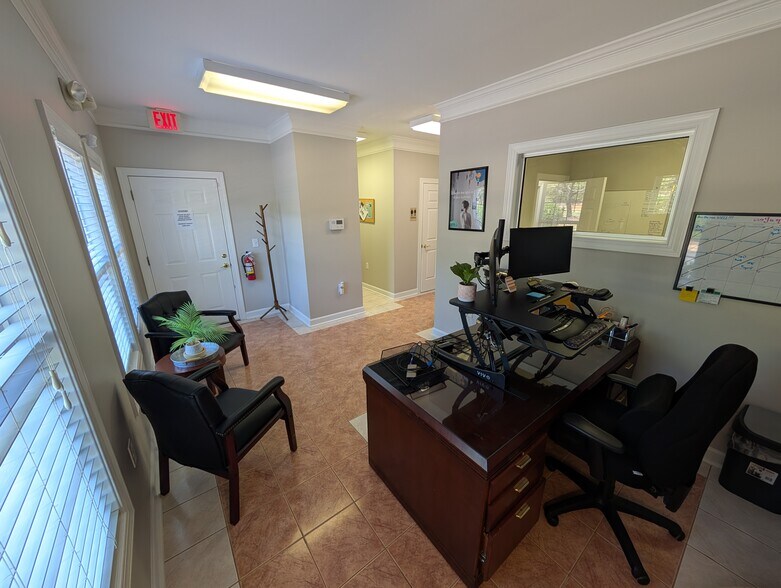 More Photos Of 6511 Creedmoor Rd, Raleigh Office For Lease
