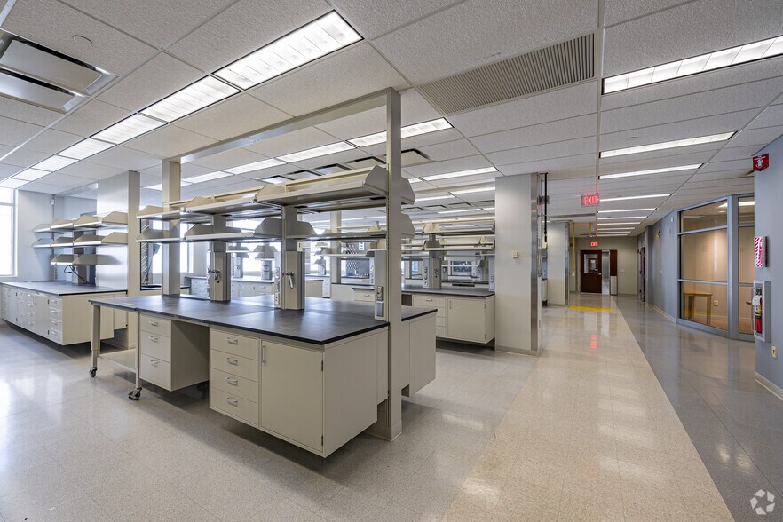 More Photos Of 185 Tabor Rd, Morris Plains Office For Sale