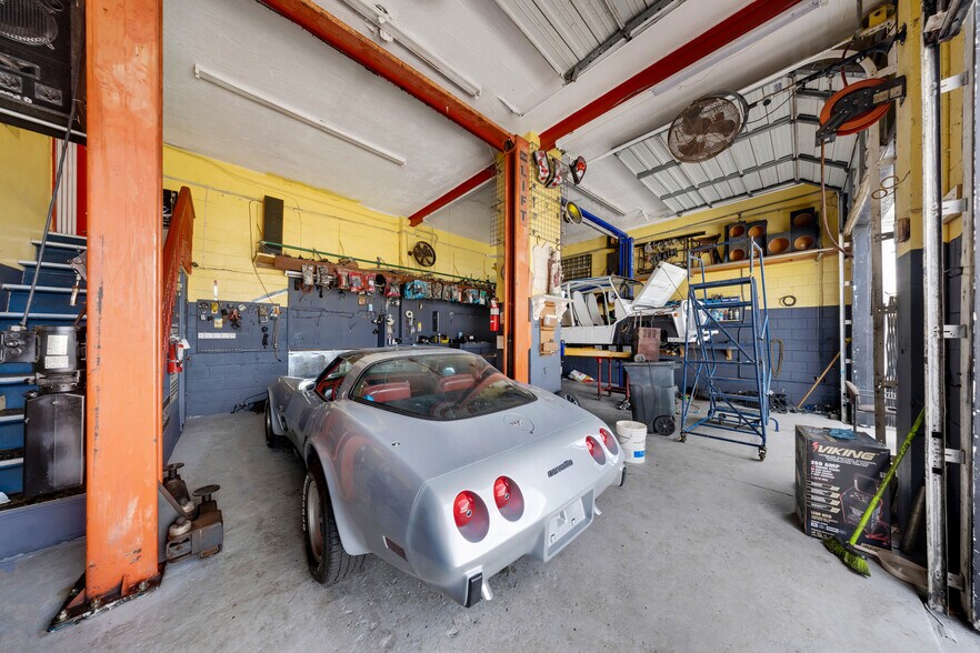 More Photos Of 2692 Palm Ave, Hialeah Auto Repair For Sale