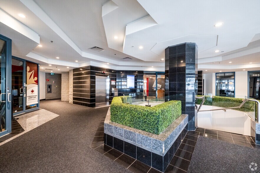 More Photos Of 1205 Rue Ampère, Boucherville Office For Sale