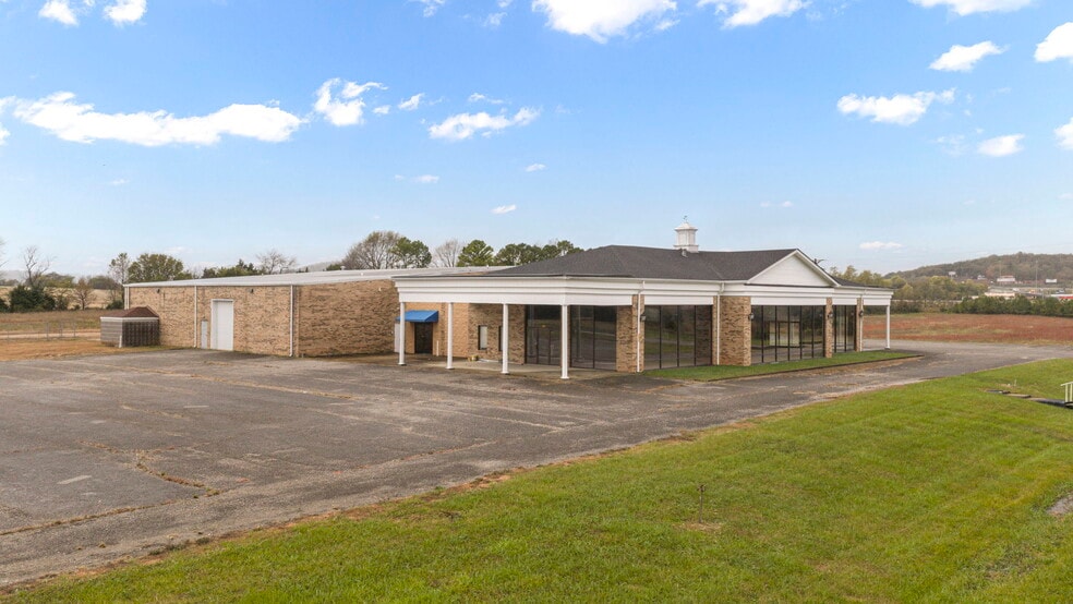 Primary Photo Of 302 E Happy Valley St, Cave City Light Distribution For Sale